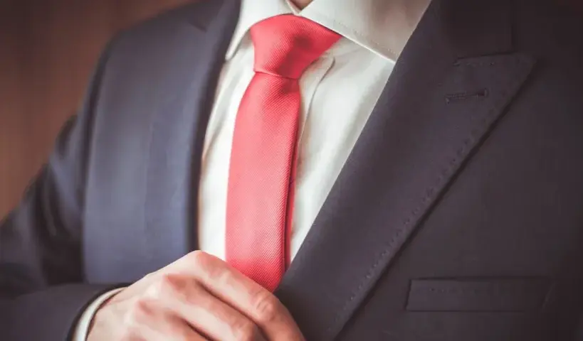 Różowy krawat do jakiej koszuli: 5 najbardziej eleganckich zestawień