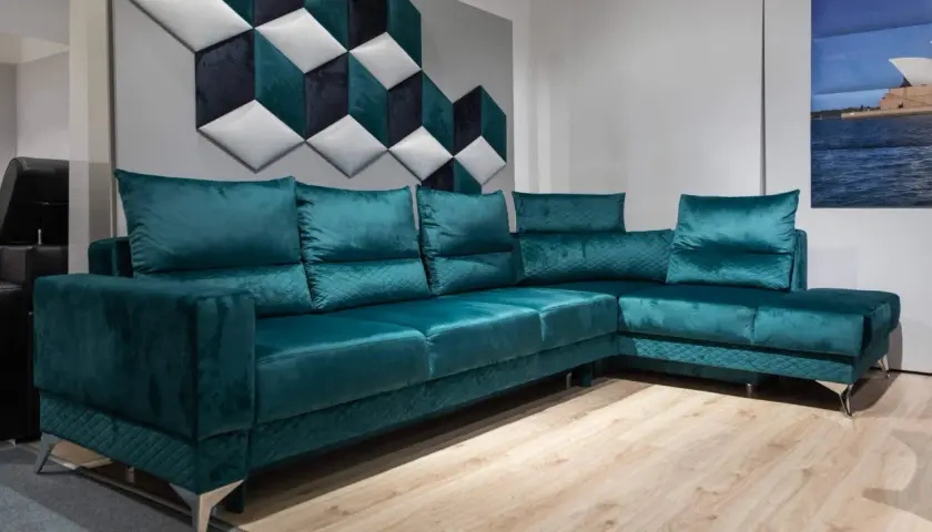 Narożnik czy sofa do małego salonu: Jak wybrać idealny mebel?