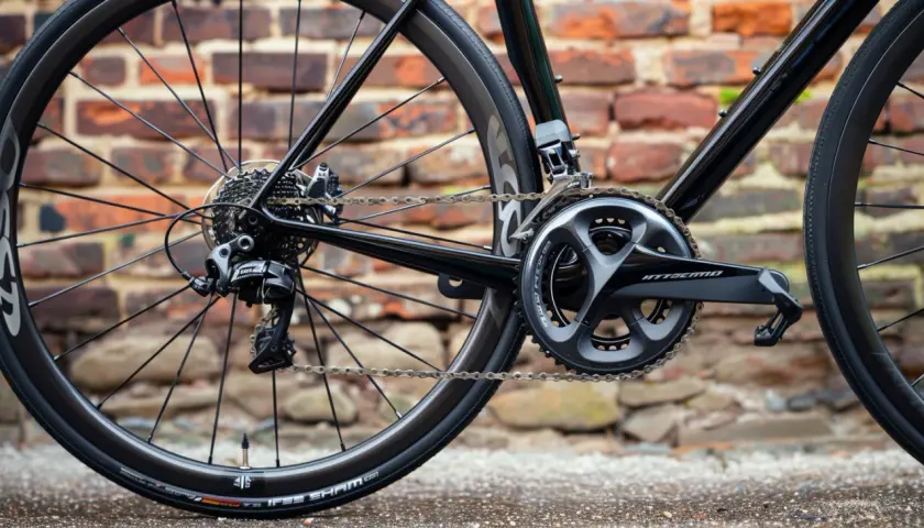 Przegląd grupy Shimano 105: Co oferuje ta popularna grupa?