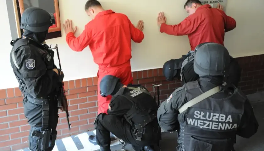 Ile trwa rekrutacja do służby więziennej? Poznaj szczegóły procesu