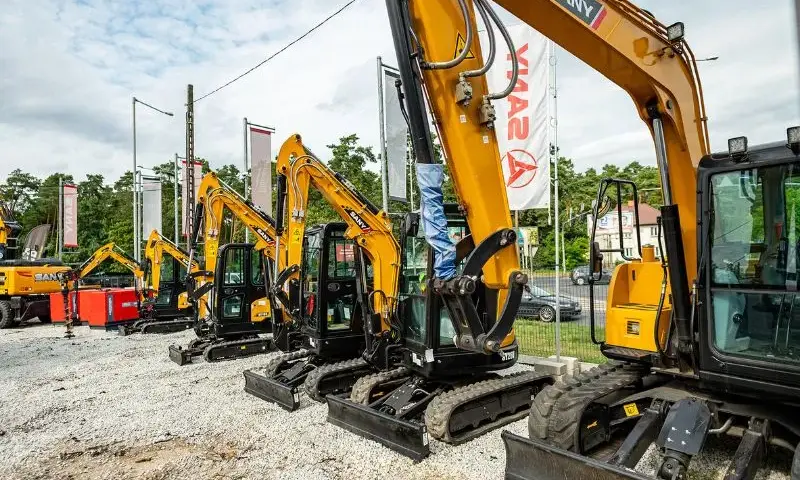 2025: Ile kosztuje godzina pracy koparki? Sprawdź cennik i stawki operatora