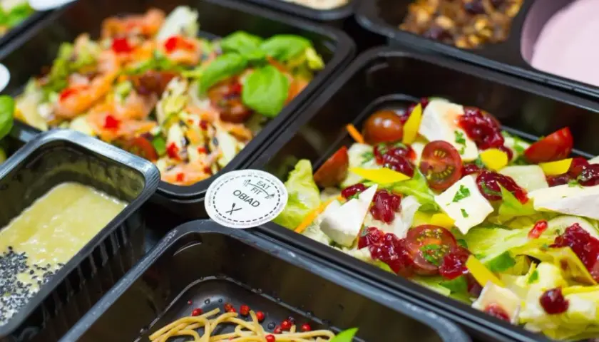 Czy catering się opłaca? Poznaj zalety i ukryte koszty usług cateringowych