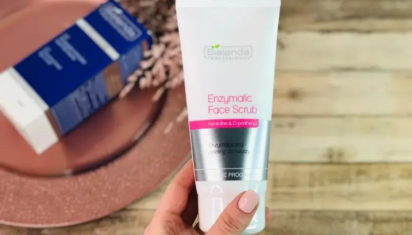 Najlepszy peeling do cery naczynkowej - uniknij podrażnień i zaczerwienień