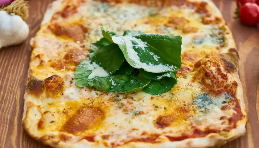 Jakie sekrety kryje prawdziwe ciasto na pizzę, które zachwyca?