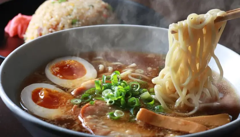 Jak smakuje ramen? Odkryj zaskakujące smaki i aromaty tej potrawy