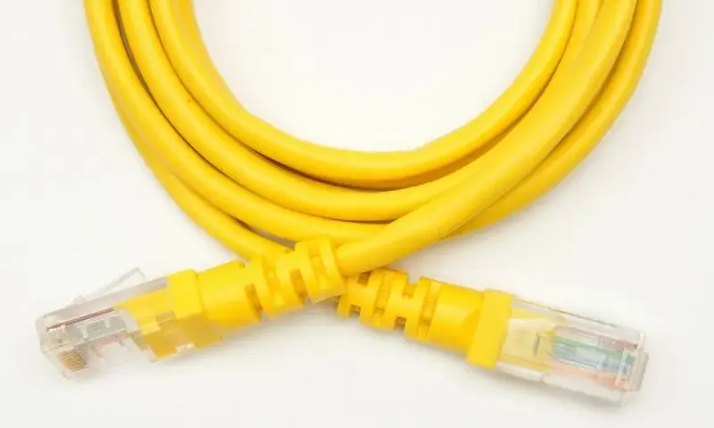 Kabel prosty czy krosowany – co wybrać, aby uniknąć problemów?