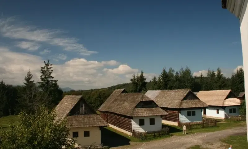 Skansen w Słowacji: Odkryj fascynującą kulturę Orawy i jej tradycje