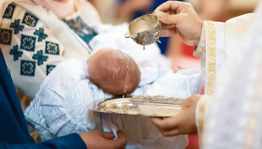 Ile kosztuje chrzest w kościele? Sprawdź, co wpływa na ceny