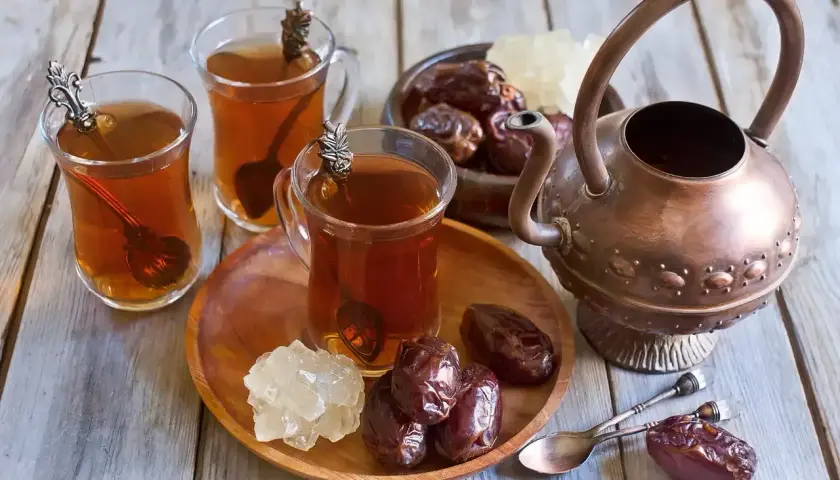 Tradycyjna herbata arabska przepis na aromatyczny napój krok po kroku
