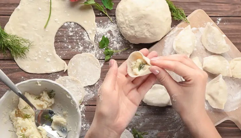 Ile kalorii ma pierogi? Zaskakujące wartości kaloryczne różnych rodzajów