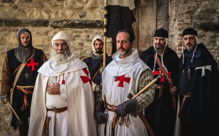 Kto założył zakon templariuszy i jak wpłynął na historię?