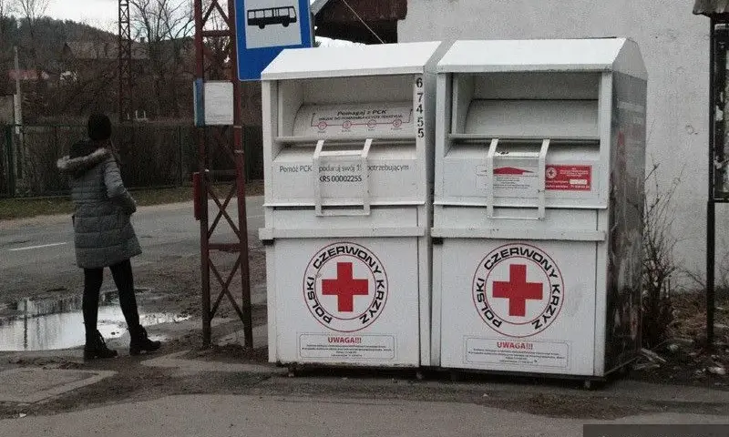 Gdzie oddać odzież używaną: 8 sprawdzonych punktów zbiórki w Polsce
