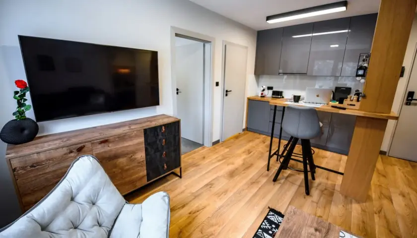 Apartament typu deluxe co to znaczy? Poznaj cechy i różnice