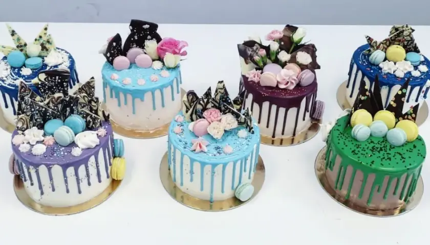 Tort drip cake dla chłopca: Jak zrobić i udekorować na urodziny