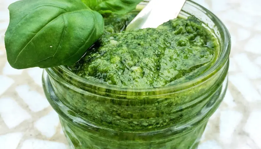 Czy można zamrozić pesto? Sprawdź, jak to zrobić bez strat jakości