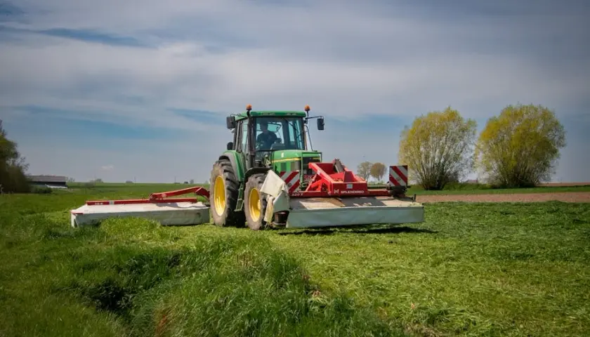 Agregat prądotwórczy do ciągnika – czym jest, jak działa, jakie ma zastosowanie?