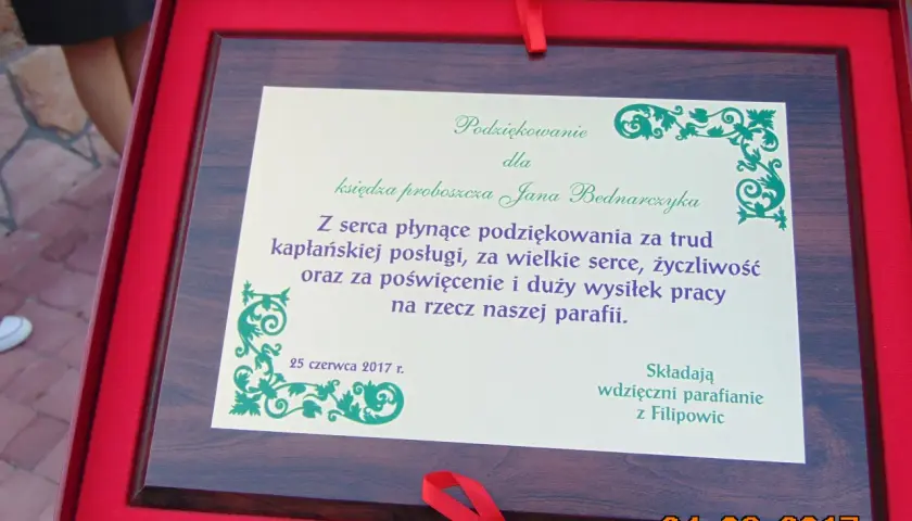 Jak pięknie pożegnać księdza z parafii? Poznaj gotowe przykłady przemówień