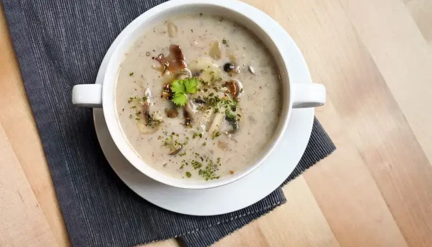Jakie przyprawy do zupy pieczarkowej, aby uzyskać wyjątkowy smak?