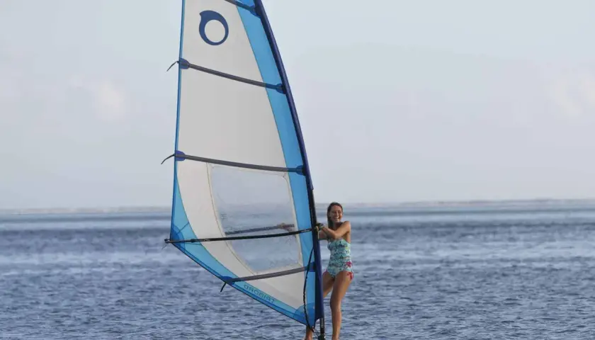 Jaki wiatr do nauki windsurfingu? Odkryj idealne warunki dla początkujących