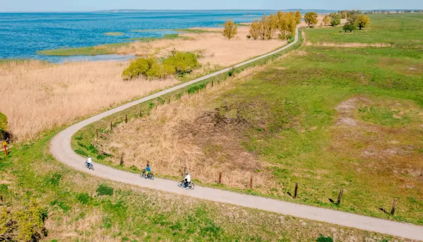 Trasa rowerowa wokół Zalewu Szczecińskiego - piękne widoki i atrakcje