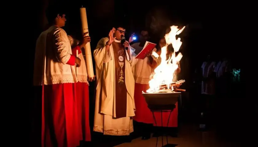 Co oznaczają symbole na paschale? Odkryj ich głębokie znaczenie