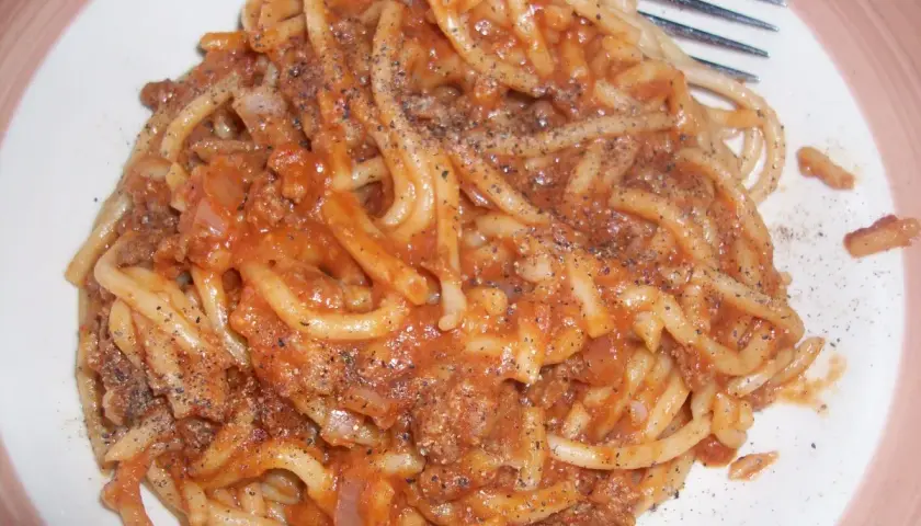 Spaghetti z chili i czosnkiem – prosty przepis na smakowite danie