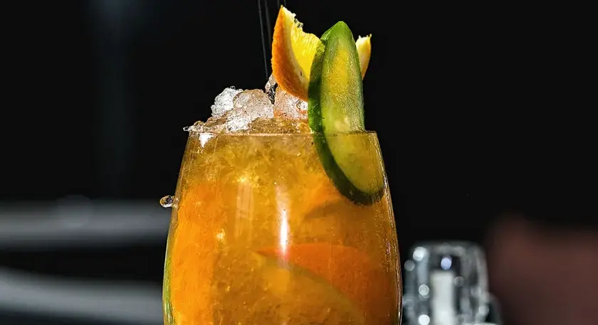 Najlepsze drinki z Metaxą, które zaskoczą Twoich gości