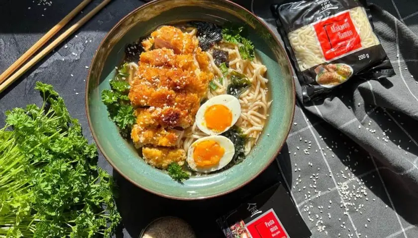 Jak zrobic ramen z kurczakiem - prosty przepis, który zachwyci smakiem