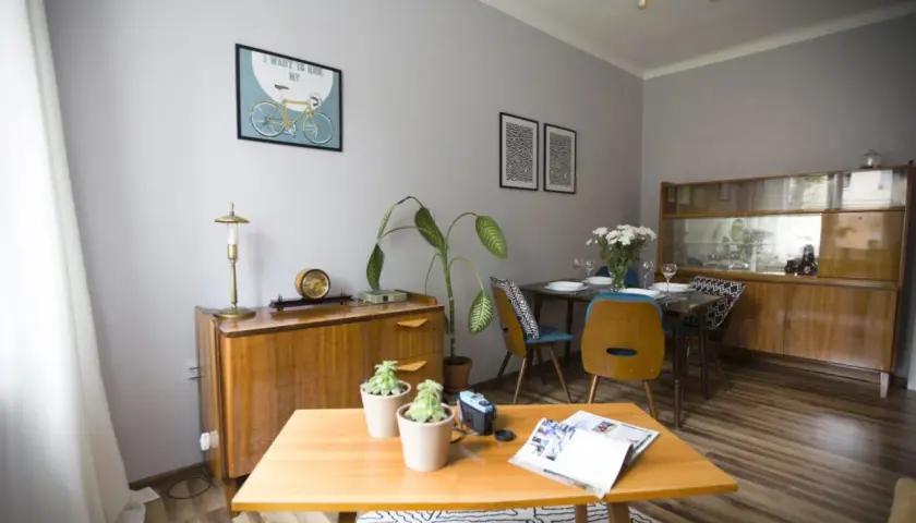Czym charakteryzuje się styl vintage? Odkryj jego unikalne cechy