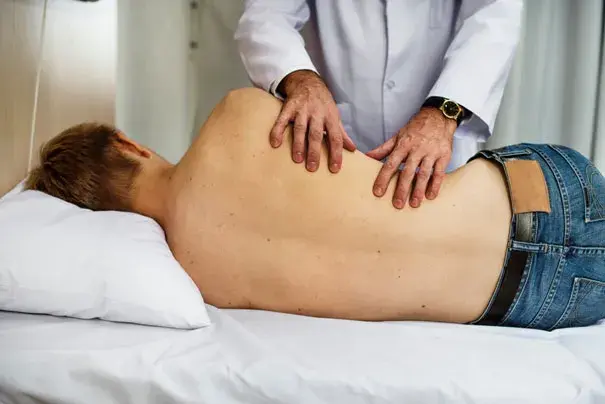 Pielęgniarstwo czy fizjoterapia – co wybrać dla lepszej przyszłości?