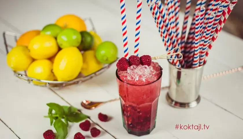 Najlepsze drinki z syropem malinowym, które zachwycą Twoje podniebienie
