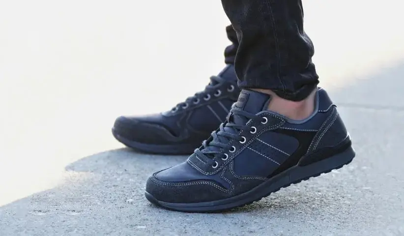 Niebieskie buty do czego pasują? Odkryj idealne stylizacje!