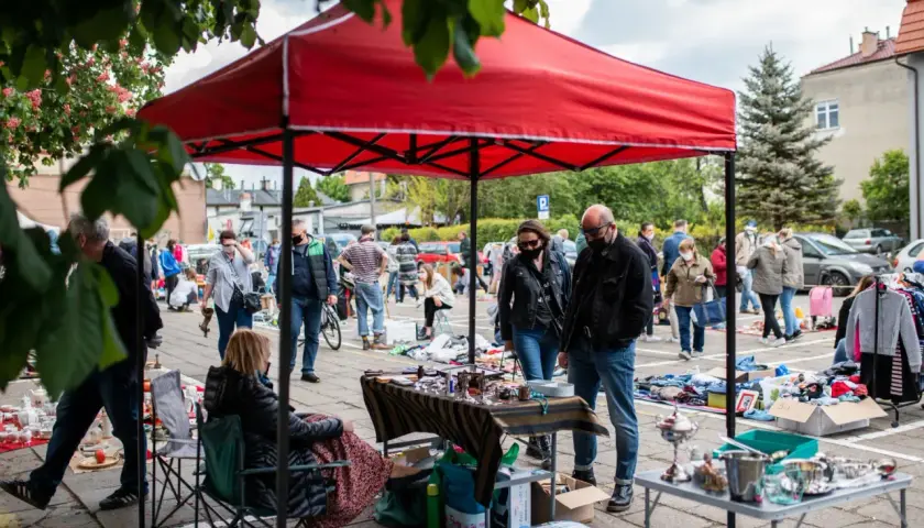 Od pchlich targów do filmowych planów: Jak bazary i targowiska inspirują kinematografię