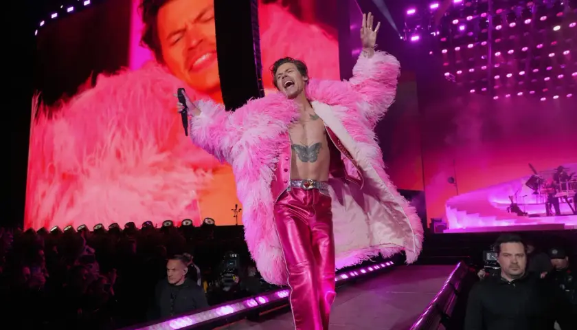 Jak stworzyć idealny outfit na koncert Harry'ego Stylesa, który zachwyci wszystkich