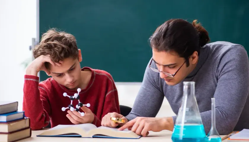 Ile kosztują korepetycje z chemii? Sprawdź ceny i uniknij przepłacania!