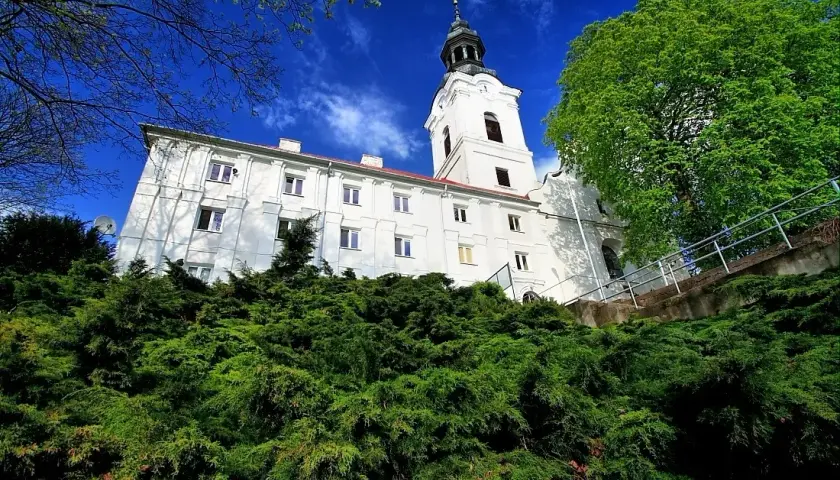 Sanktuarium w Oborach - poznaj historię i jak dojechać na miejsca kultu