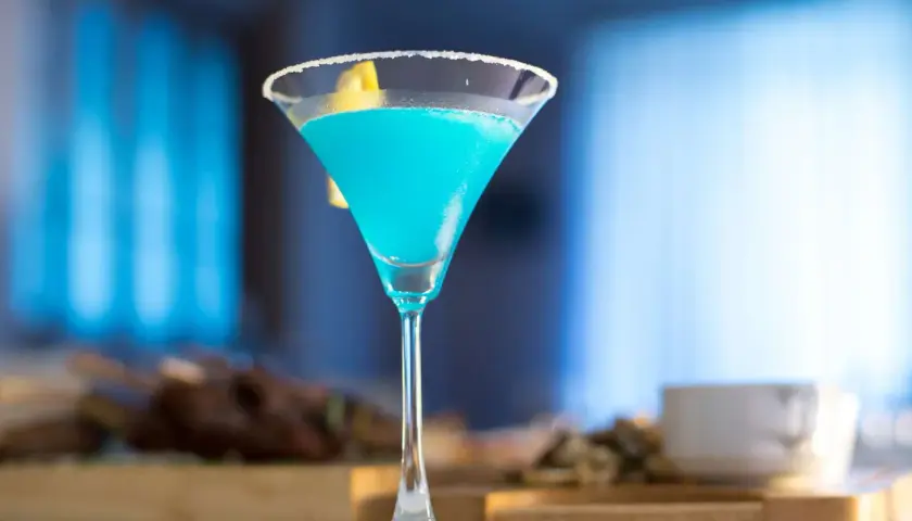 Drink z kamikaze – składniki, przepis i najlepsze wariacje do wypróbowania