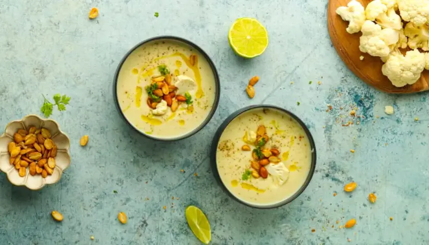 Recette de soupe chou-fleur lait de coco crémeuse et réconfortante