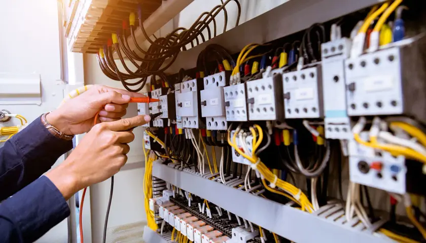 Prace elektryczne: Kompleksowy przegląd rodzajów i wymagań
