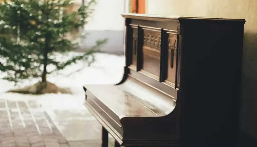 Czym się różni pianino od fortepianu? Kluczowe różnice i fakty