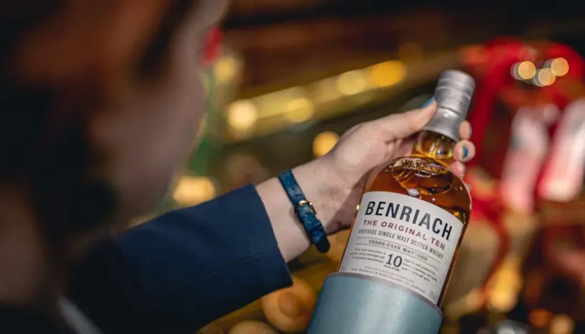 Duża whisky na prezent: Inspirujący wybór dla koneserów