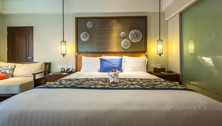 Jak pościelić łóżko w hotelu – proste techniki na idealny wygląd