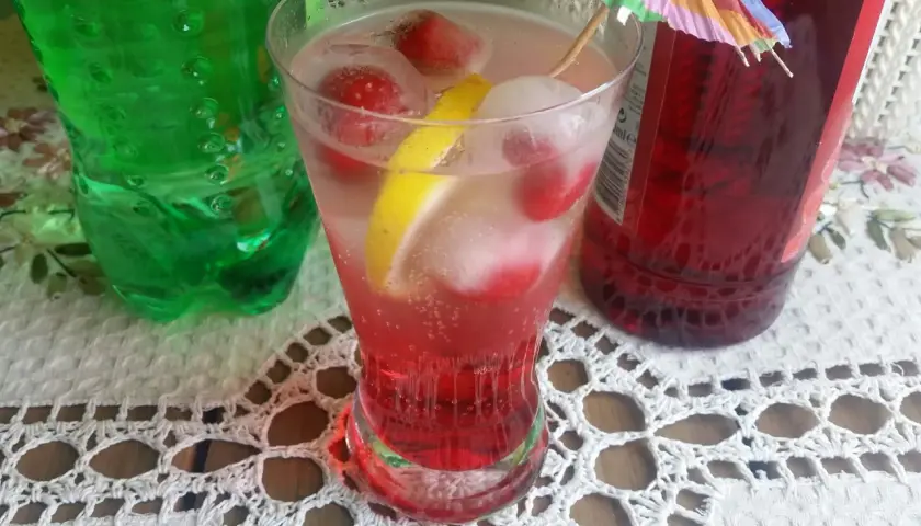 Najlepsze drinki z grenadiną i sprite, które zaskoczą Twoich gości
