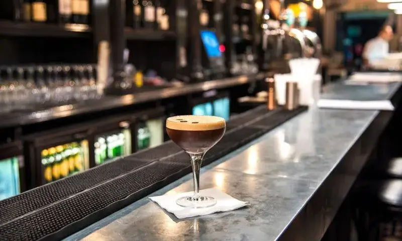 Jak zrobić idealne espresso martini - przepis, składniki i porady