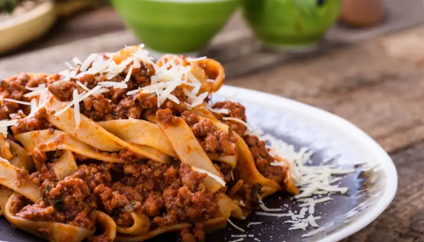 Jakie mięso na spaghetti? Oto najlepsze opcje i przepisy