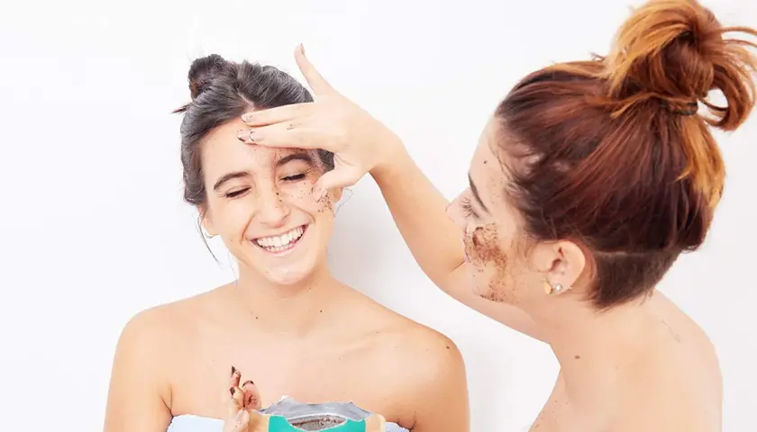 Jak często robić peeling, aby uniknąć podrażnień i osiągnąć gładką skórę