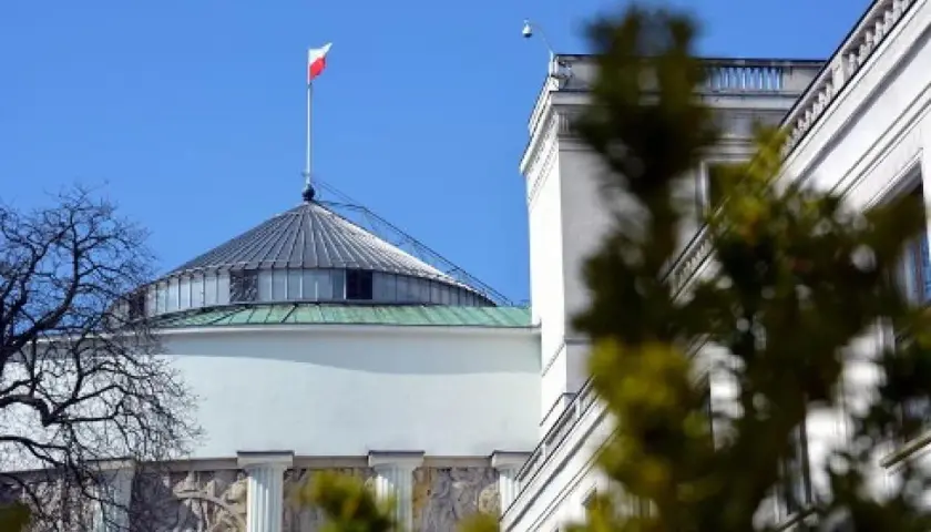 Kto przewodniczy obradom sejmu i senatu? Poznaj ich kluczowe role