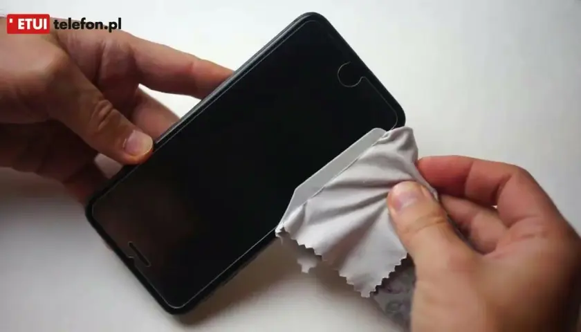 Jak bezpiecznie zdjąć szkło hartowane z aparatu iPhone bez uszkodzeń
