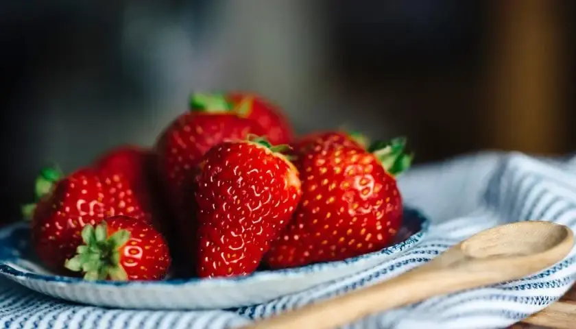 Co oznacza sen o truskawkach? Odkryj jego tajemnice i znaczenie