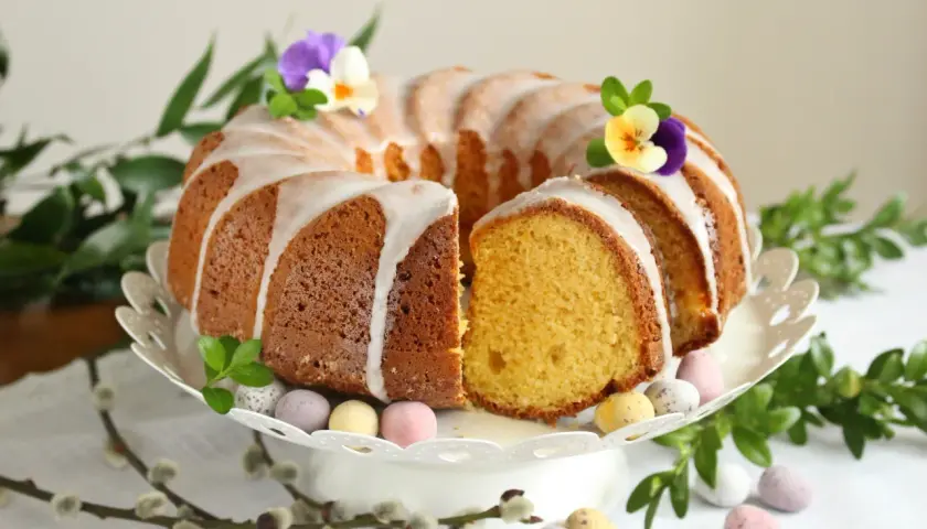 Babka z 6 żółtek: Jak zrobić wyjątkowo miękkie ciasto?